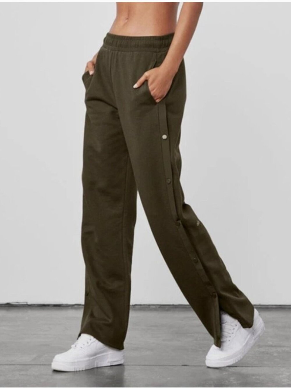 Alo Courtside Tearaway Snap Pant, Dark Olive Green, Size Medium